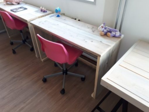 teigerhout kinderbureau met GRATIS roze bureaustoel